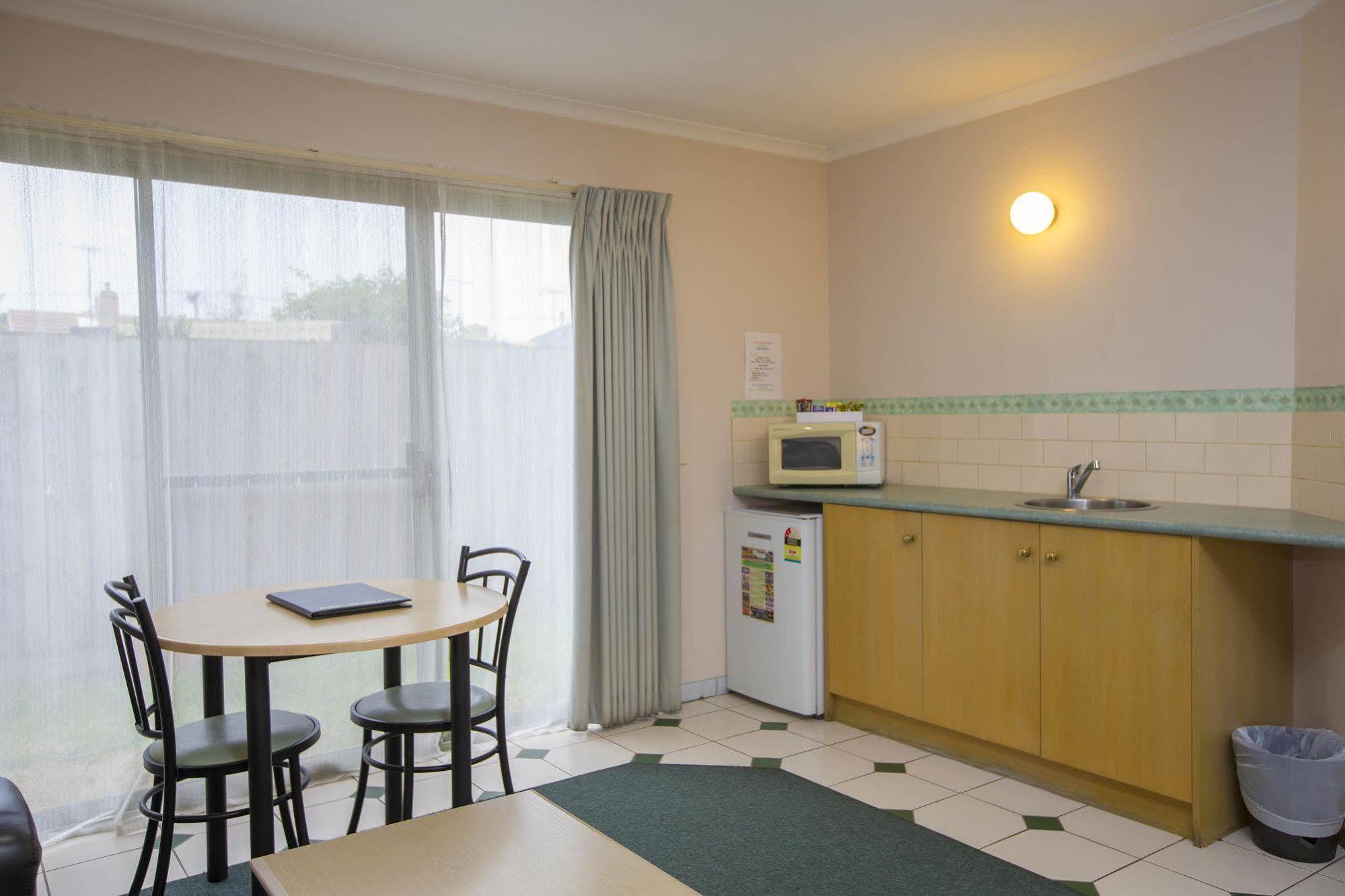 Rose Garden Motel Джилонг Екстериор снимка